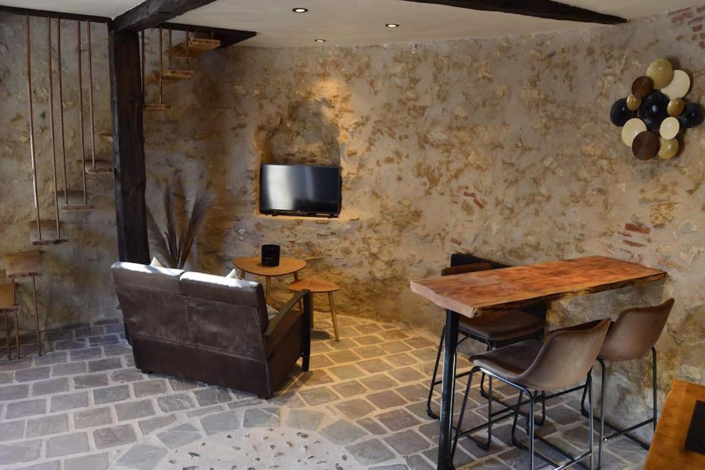 Tour Medievale Fortifiee Entierement Restaure Saint-Sever  Bagian luar foto